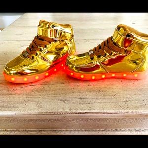 Hinzer—NEW—LED light up sneakers—kids size 5.5